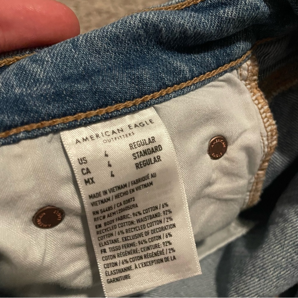 American eagle 90s bootcut jeans ripped light washed size 4 inseam 29” - Picture 5 of 7